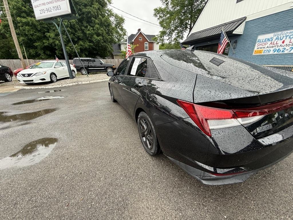 Hyundai Elantra  2022