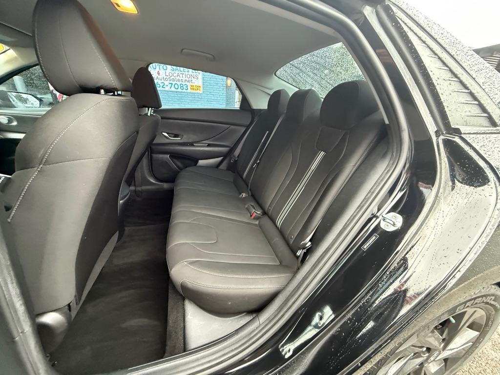 Hyundai Elantra  2022