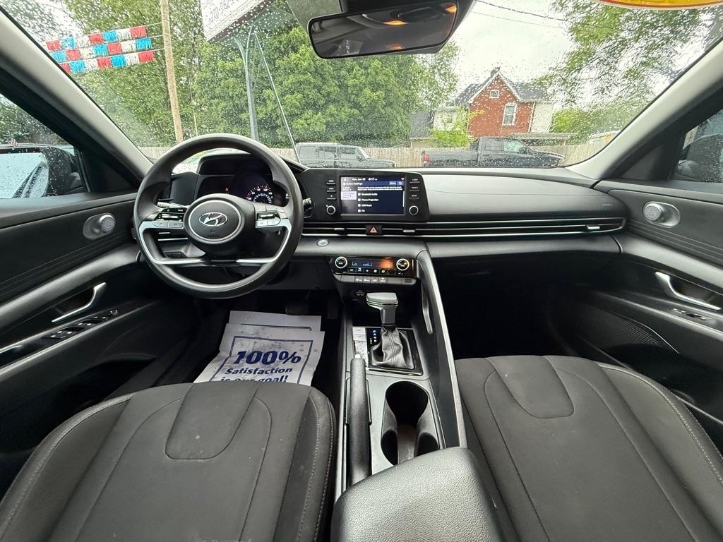 Hyundai Elantra  2022