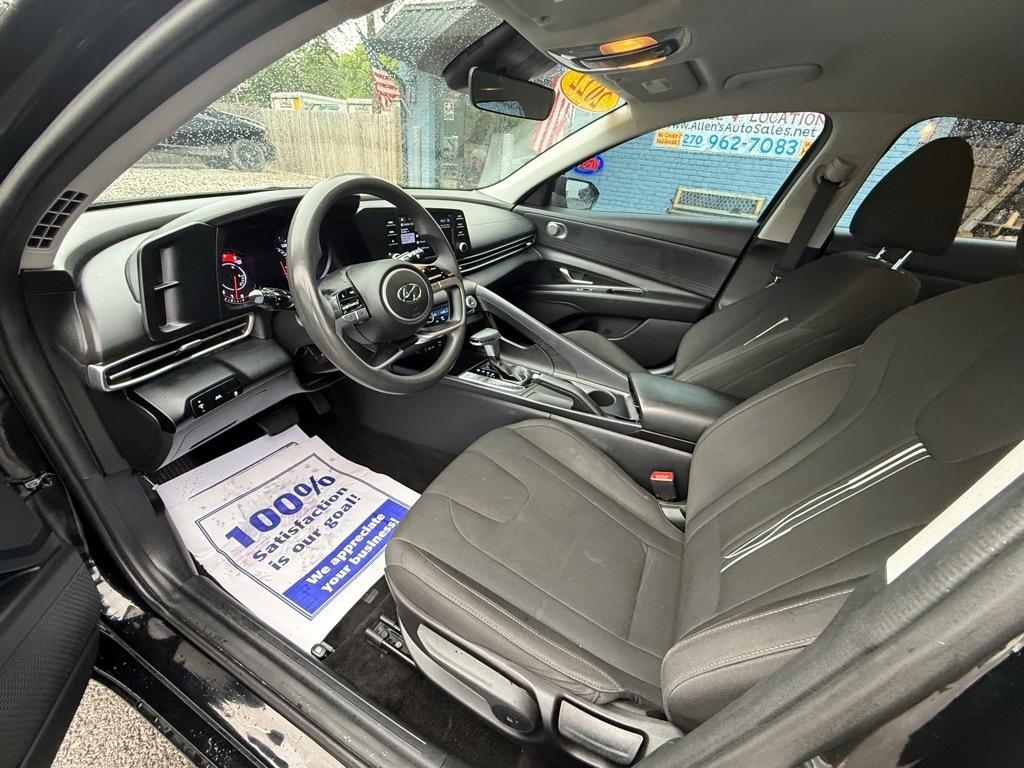 Hyundai Elantra  2022