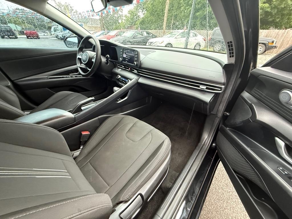 Hyundai Elantra  2022