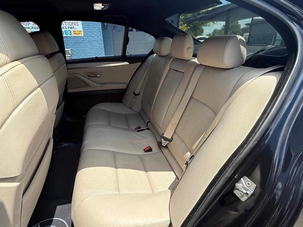 BMW 5-Series 535xi 2011