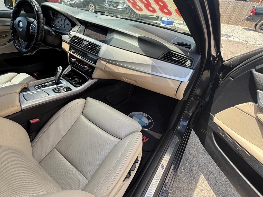 BMW 5-Series 535xi 2011