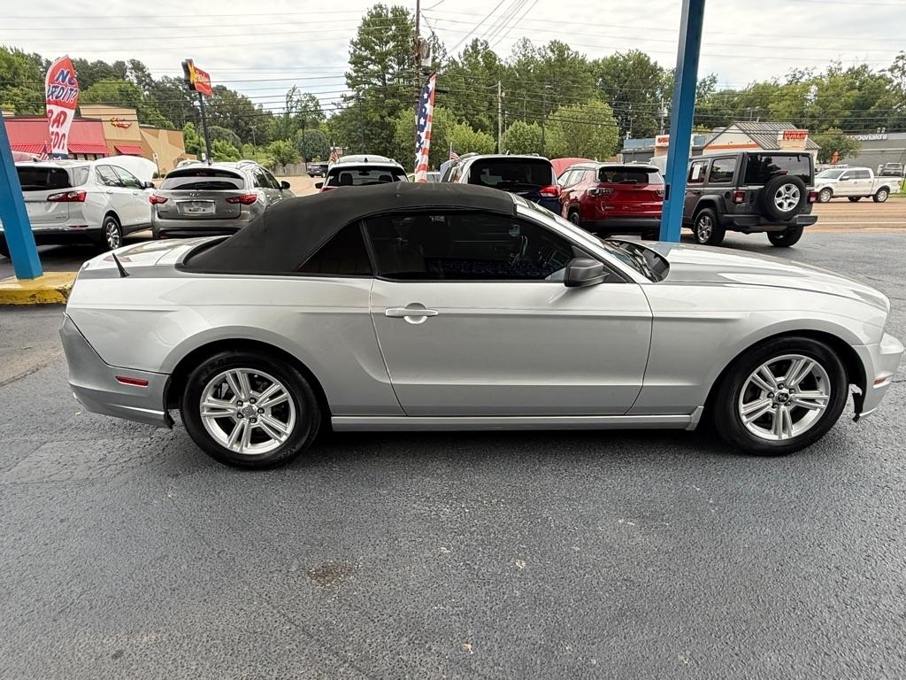 Ford Mustang V6 Convertible 2014