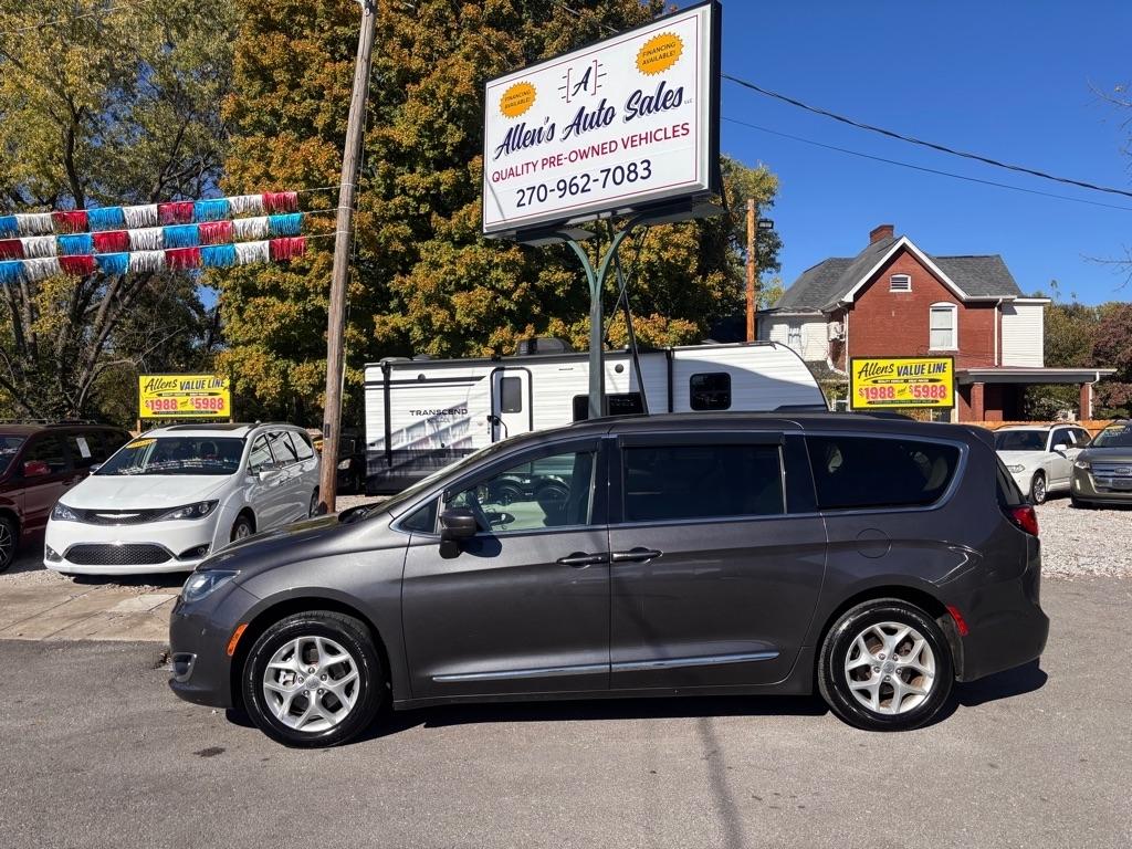 2017 Chrysler Pacifica Touring-L