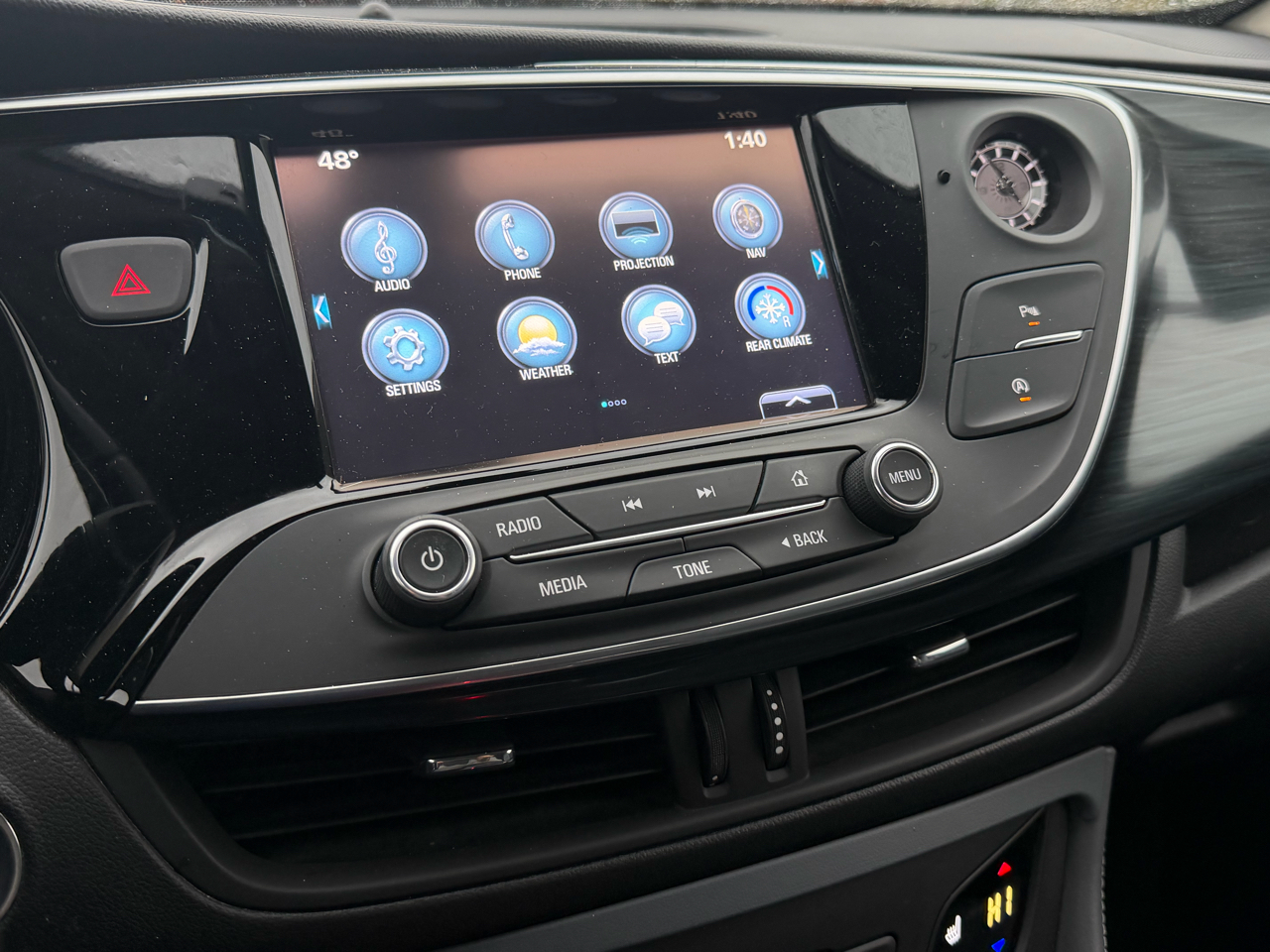 Buick Envision FWD 4dr Essence 2019 Buick Envision FWD 4dr Essence 2019