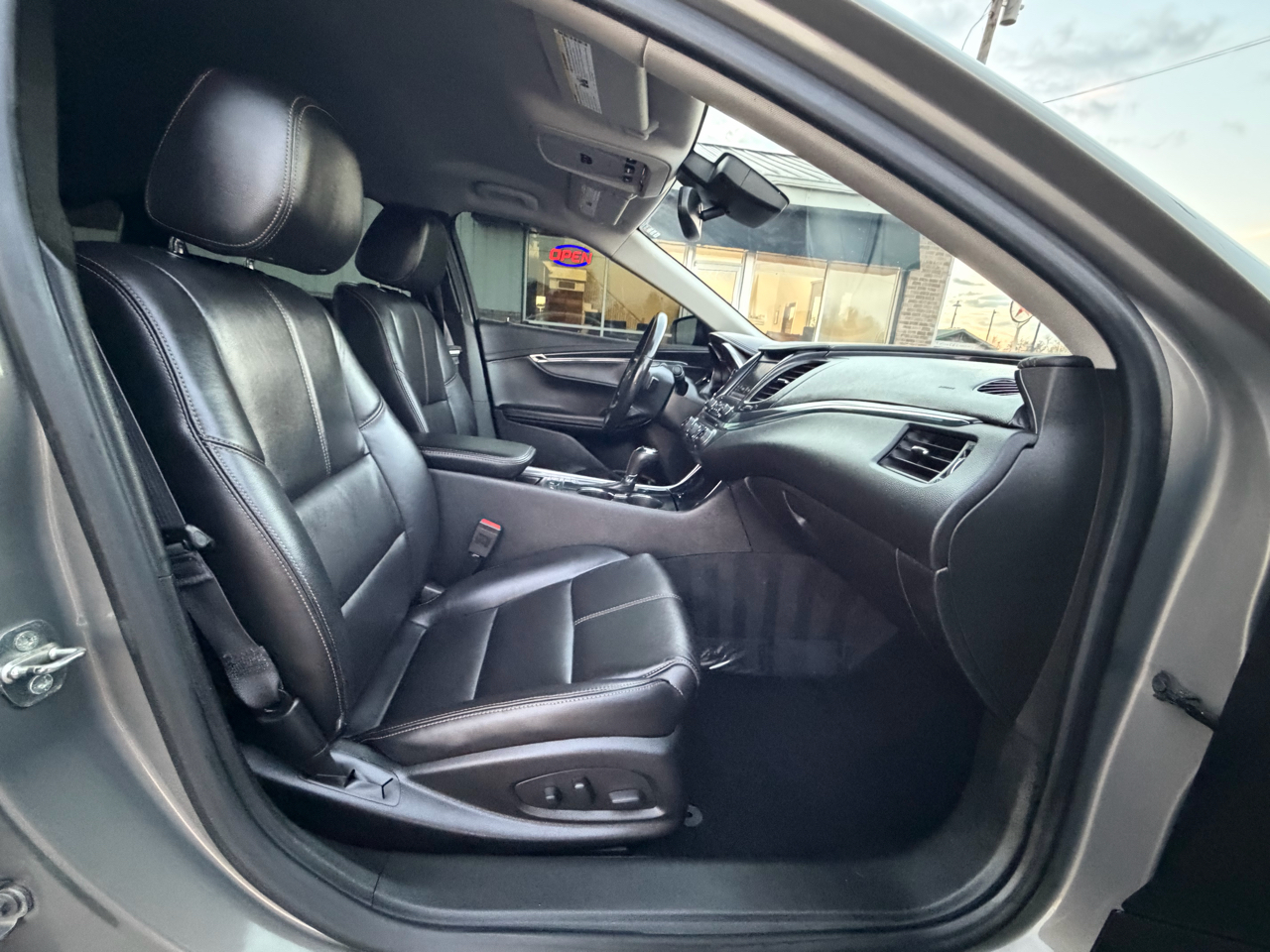 Chevrolet Impala 4dr Sdn LT w/1LT 2017 Chevrolet Impala 4dr Sdn LT w/1LT 2017