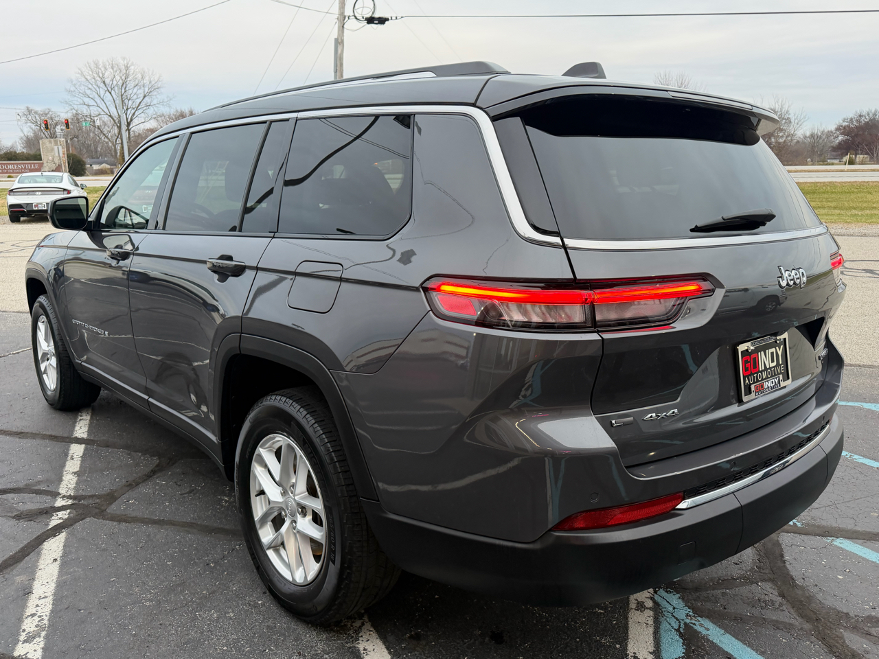 2022 Jeep Grand Cherokee Laredo photo 3