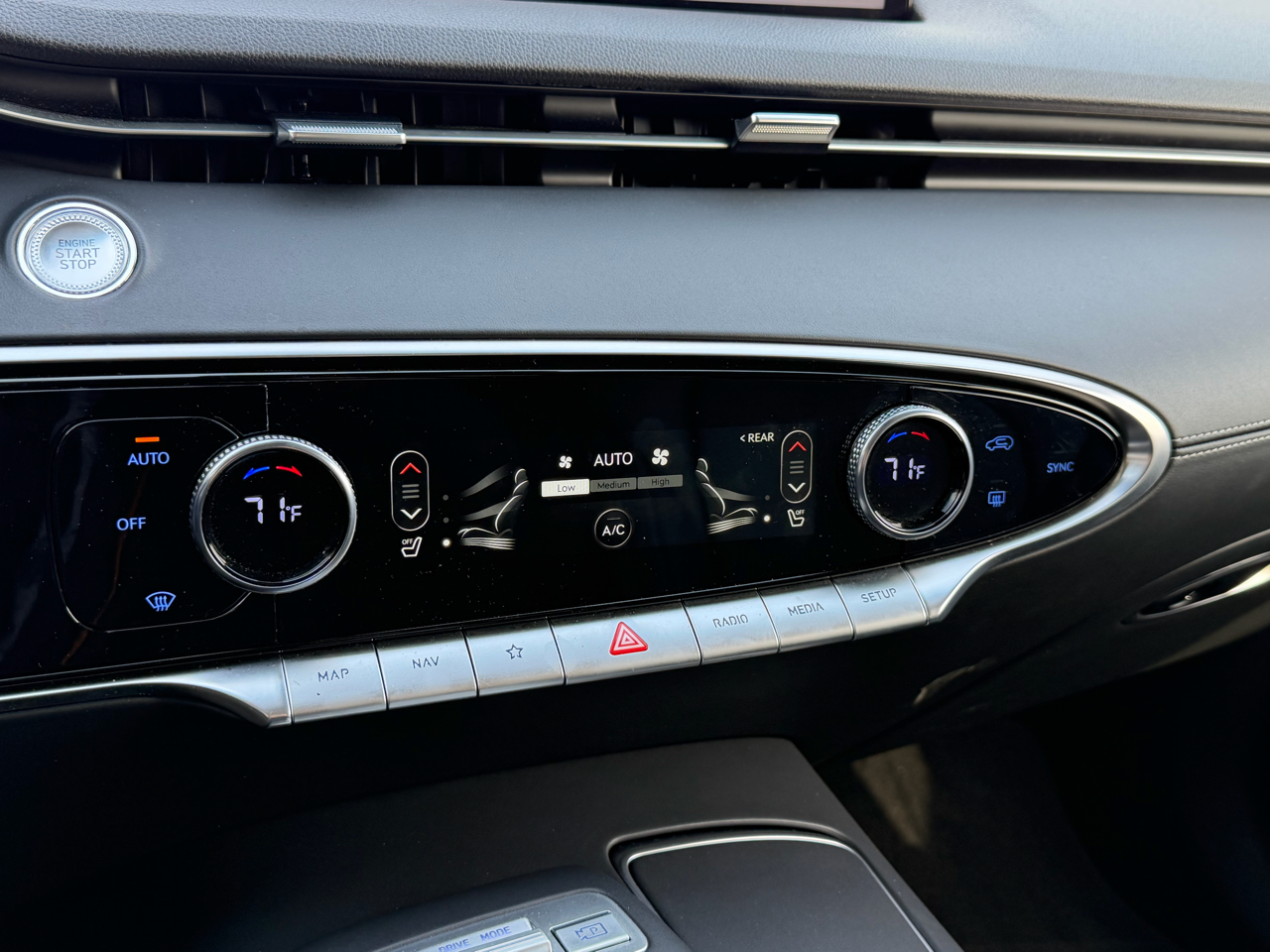 Genesis GV70 2.5T AWD 2025