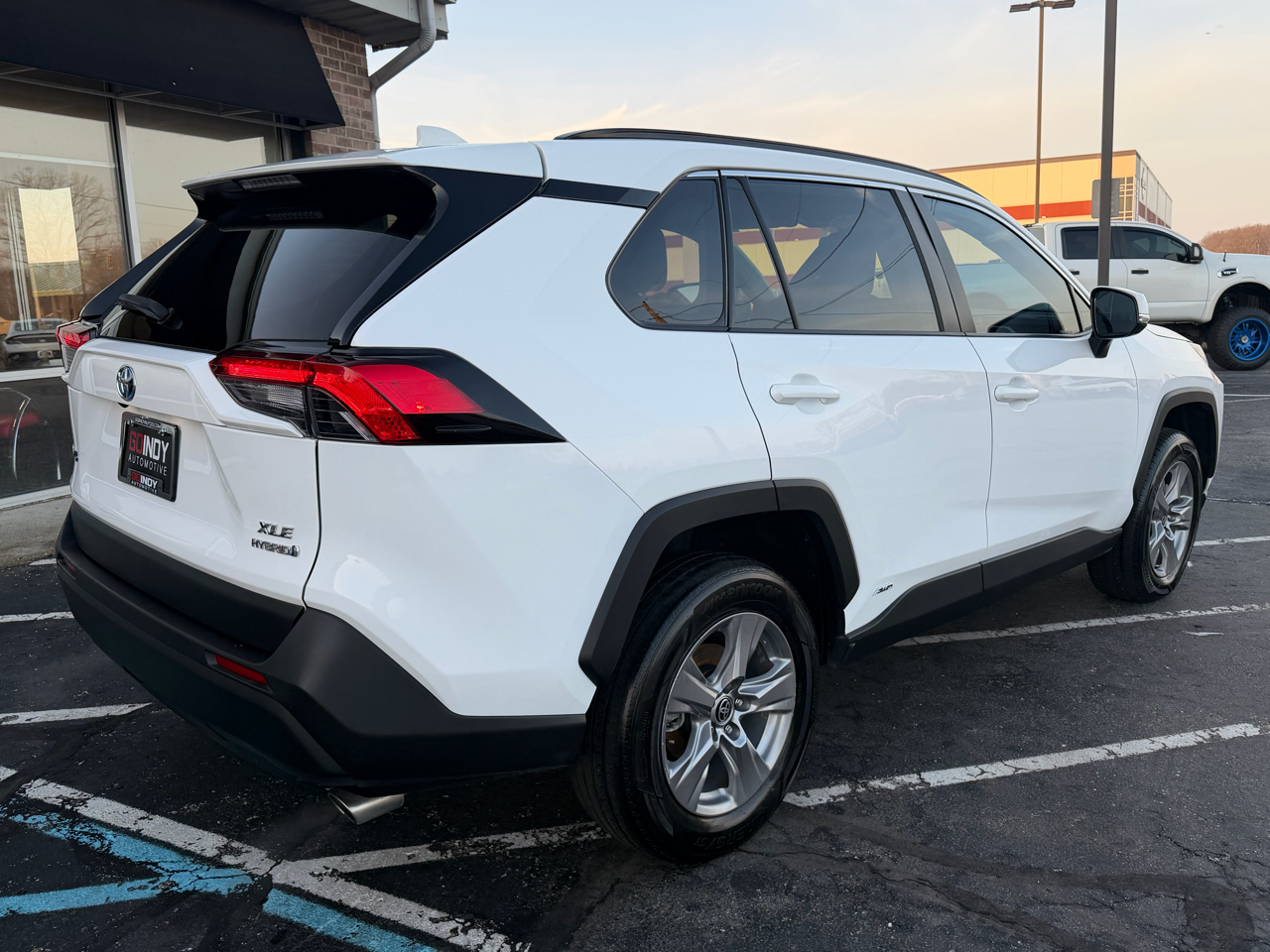 Toyota RAV4 Hybrid XLE AWD (Natl) 2022
