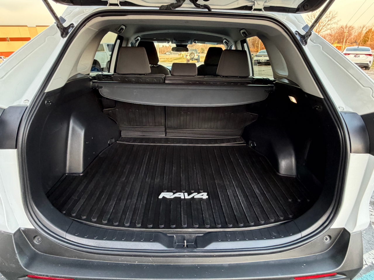 Toyota RAV4 Hybrid XLE AWD (Natl) 2022