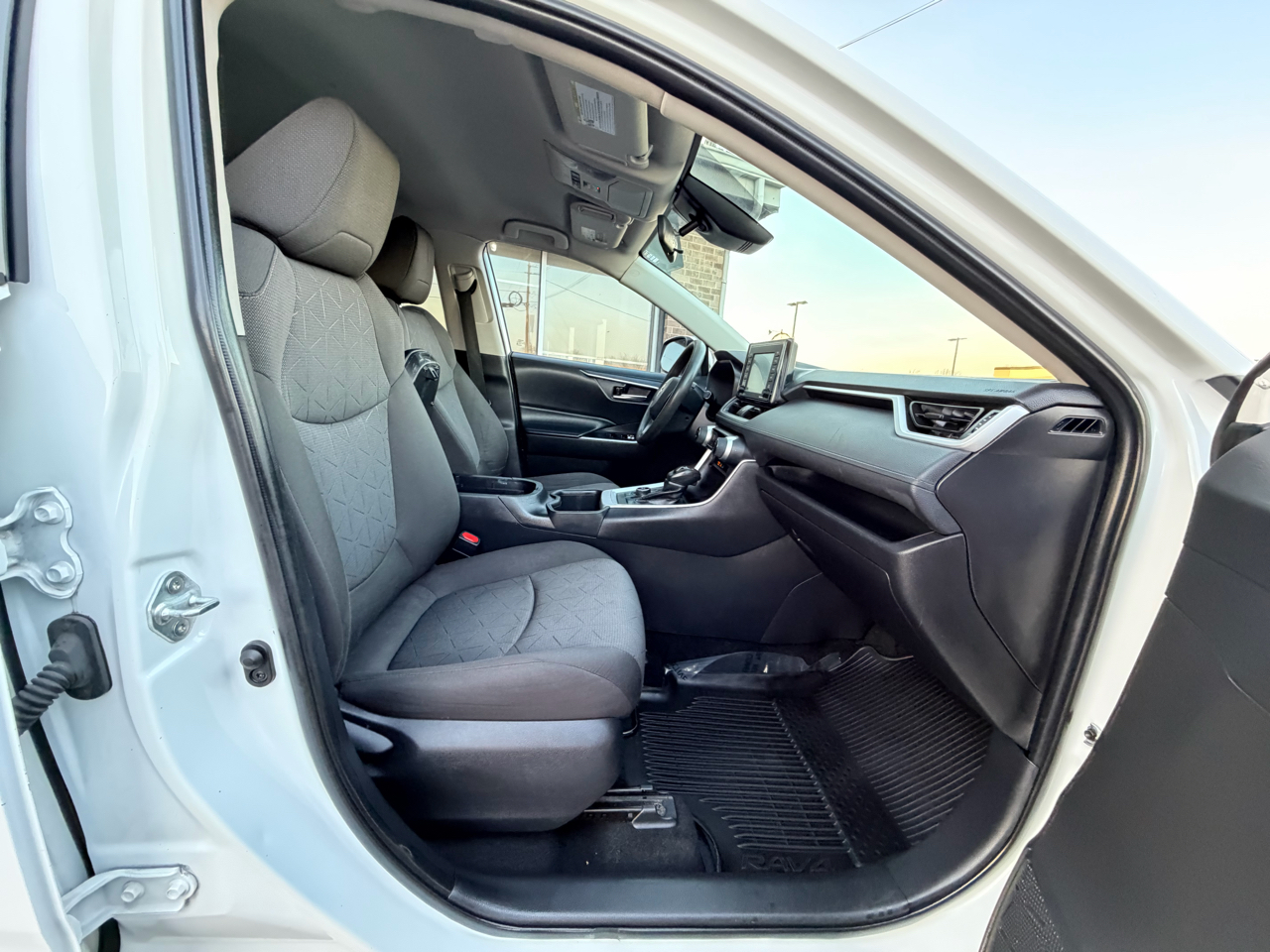 Toyota RAV4 Hybrid XLE AWD (Natl) 2022