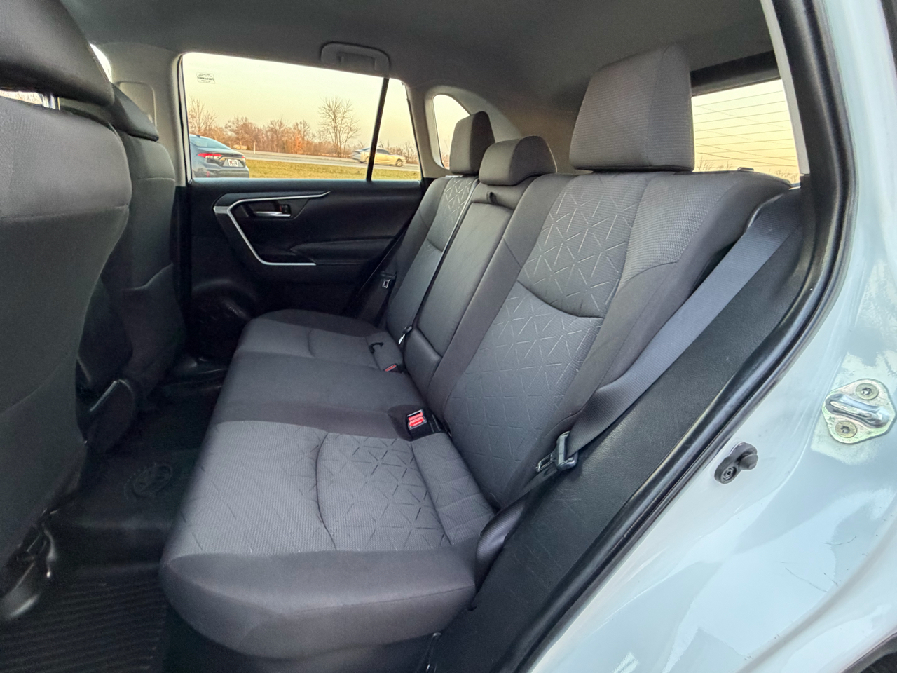 Toyota RAV4 Hybrid XLE AWD (Natl) 2022