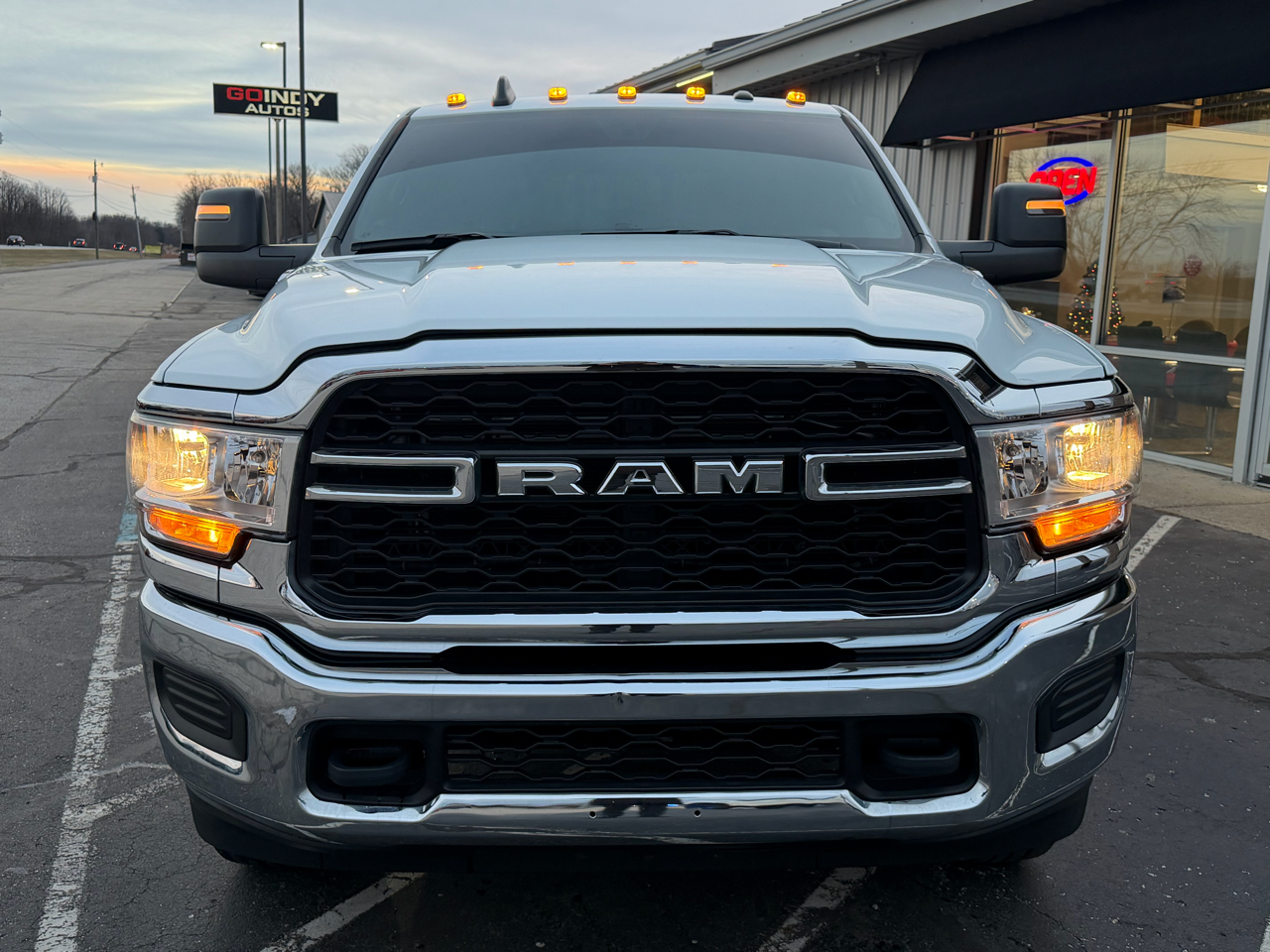 RAM 2500 Tradesman 4x4 Crew Cab 6'4" Box 2024