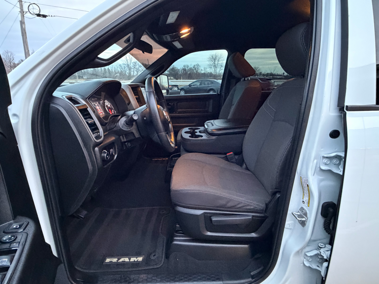 RAM 2500 Tradesman 4x4 Crew Cab 6'4" Box 2024