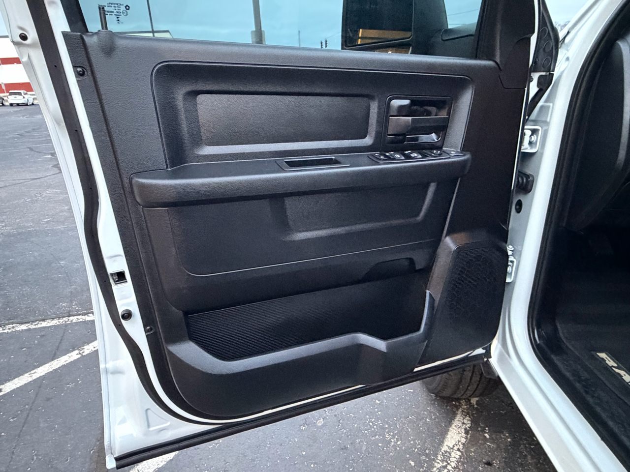 RAM 2500 Tradesman 4x4 Crew Cab 6'4" Box 2024