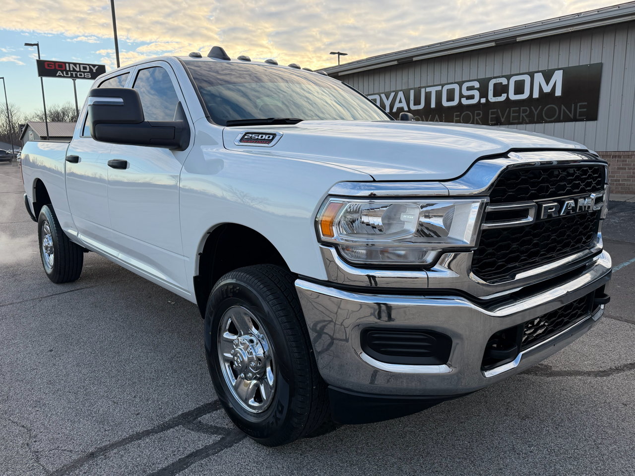 RAM 2500 Tradesman 4x4 Crew Cab 6'4" Box 2024