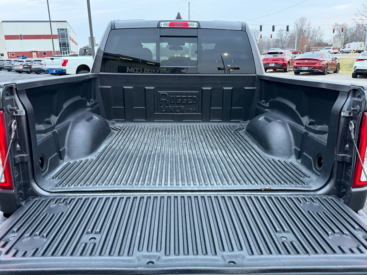 RAM 1500 Big Horn 4x4 Crew Cab 5'7" Box 2020