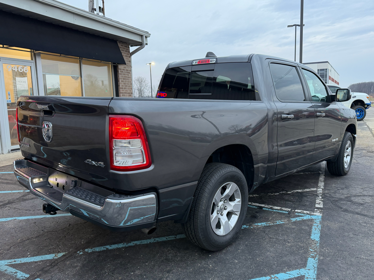 RAM 1500 Big Horn 4x4 Crew Cab 5'7" Box 2020