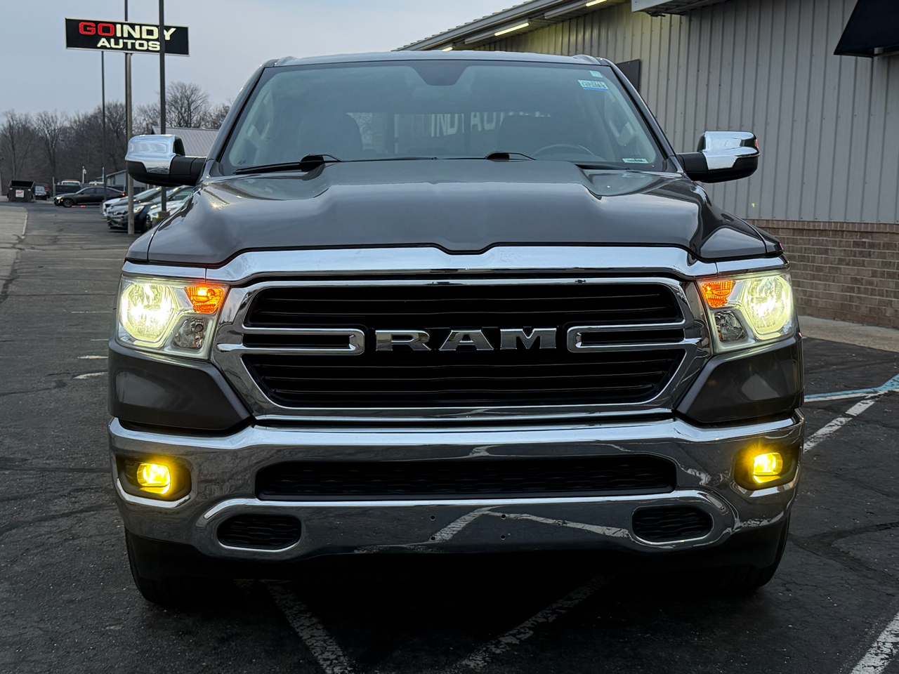 RAM 1500 Big Horn 4x4 Crew Cab 5'7" Box 2020