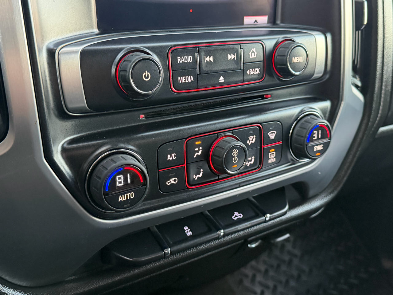 GMC Sierra 1500 4WD Double Cab 143.5" SLE 2015