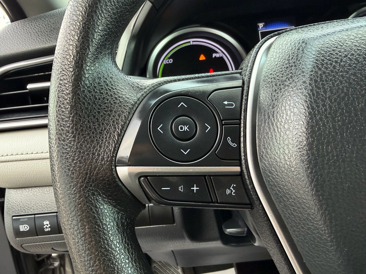 Toyota Camry Hybrid LE CVT (Natl) 2023