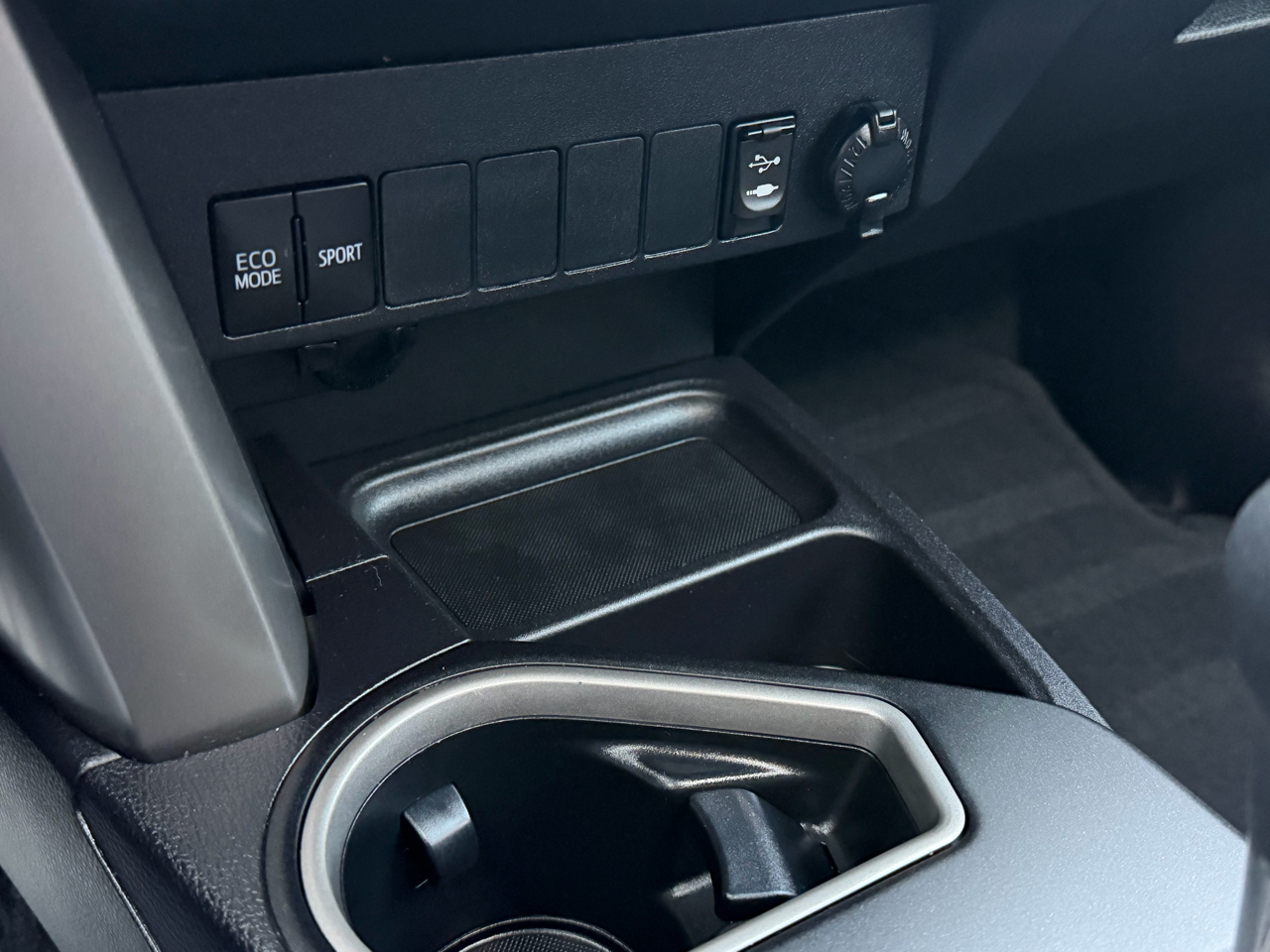 Toyota RAV4 XLE AWD 2018