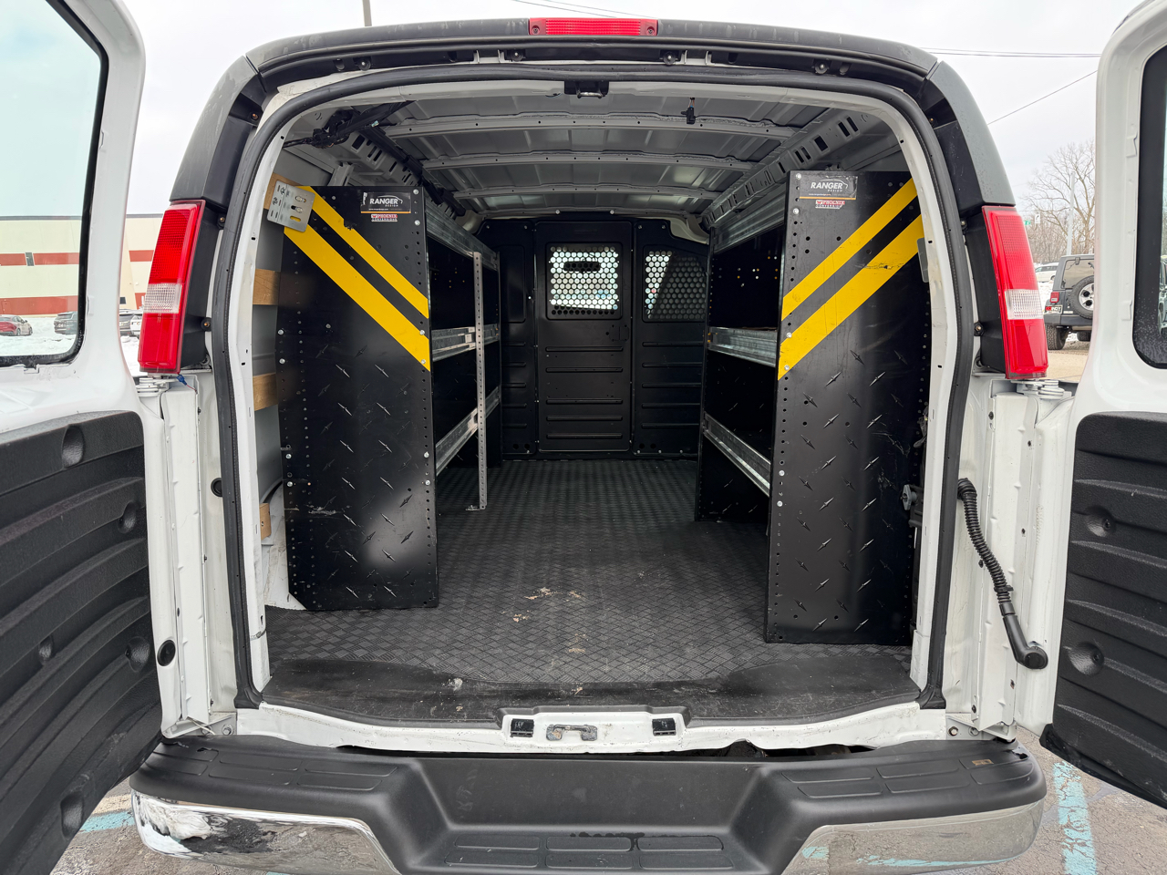 GMC Savana Cargo Van RWD 2500 135" 2020