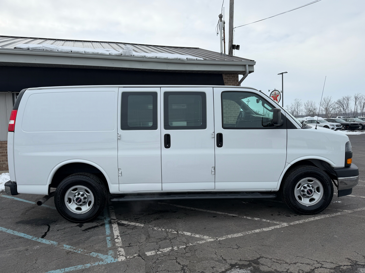 GMC Savana Cargo Van RWD 2500 135" 2020