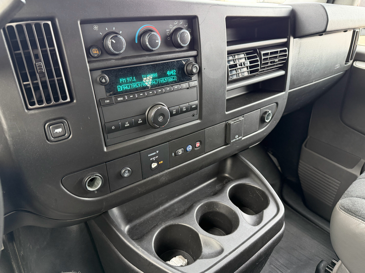 GMC Savana Cargo Van RWD 2500 135" 2020