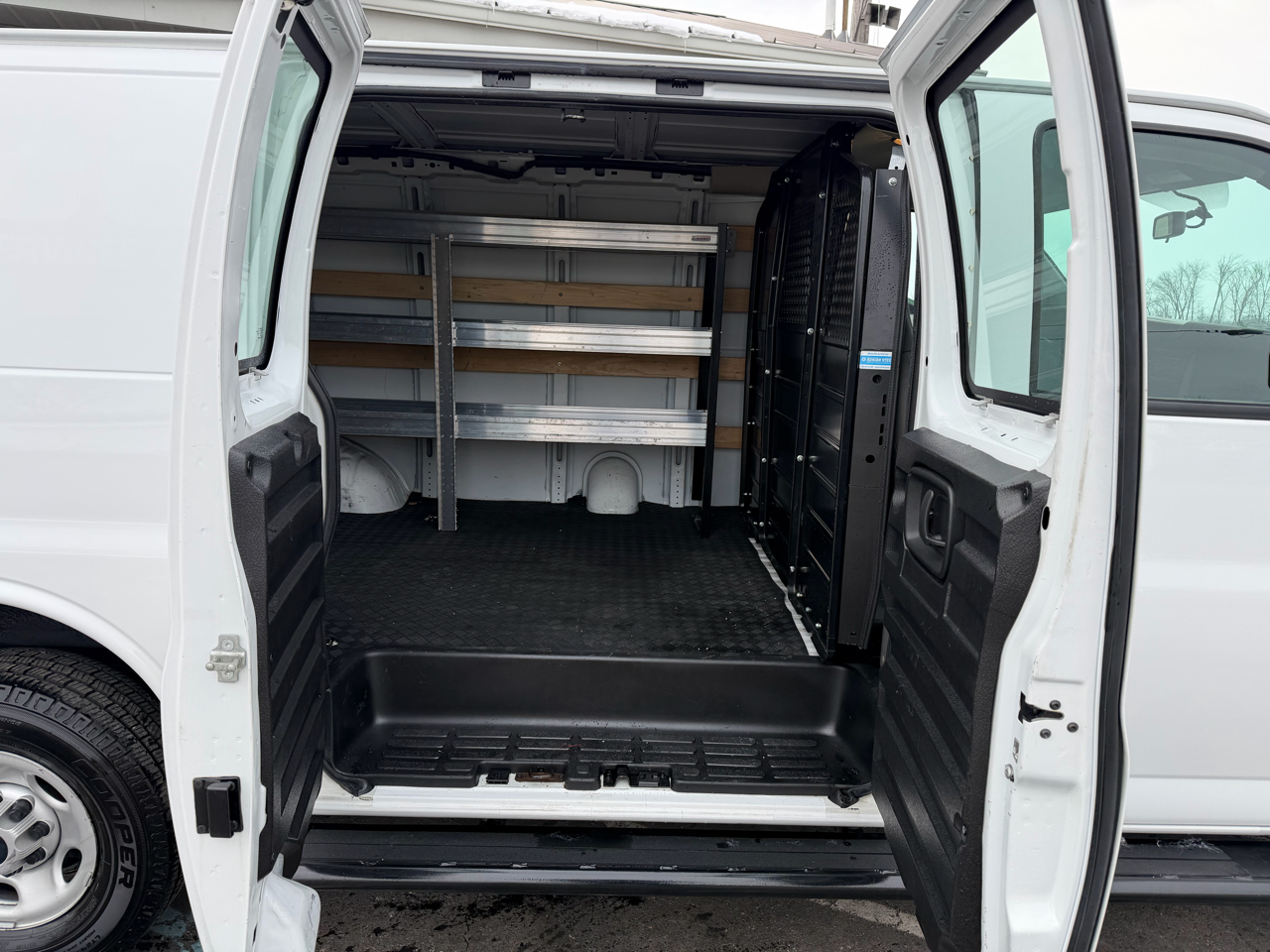 GMC Savana Cargo Van RWD 2500 135" 2020