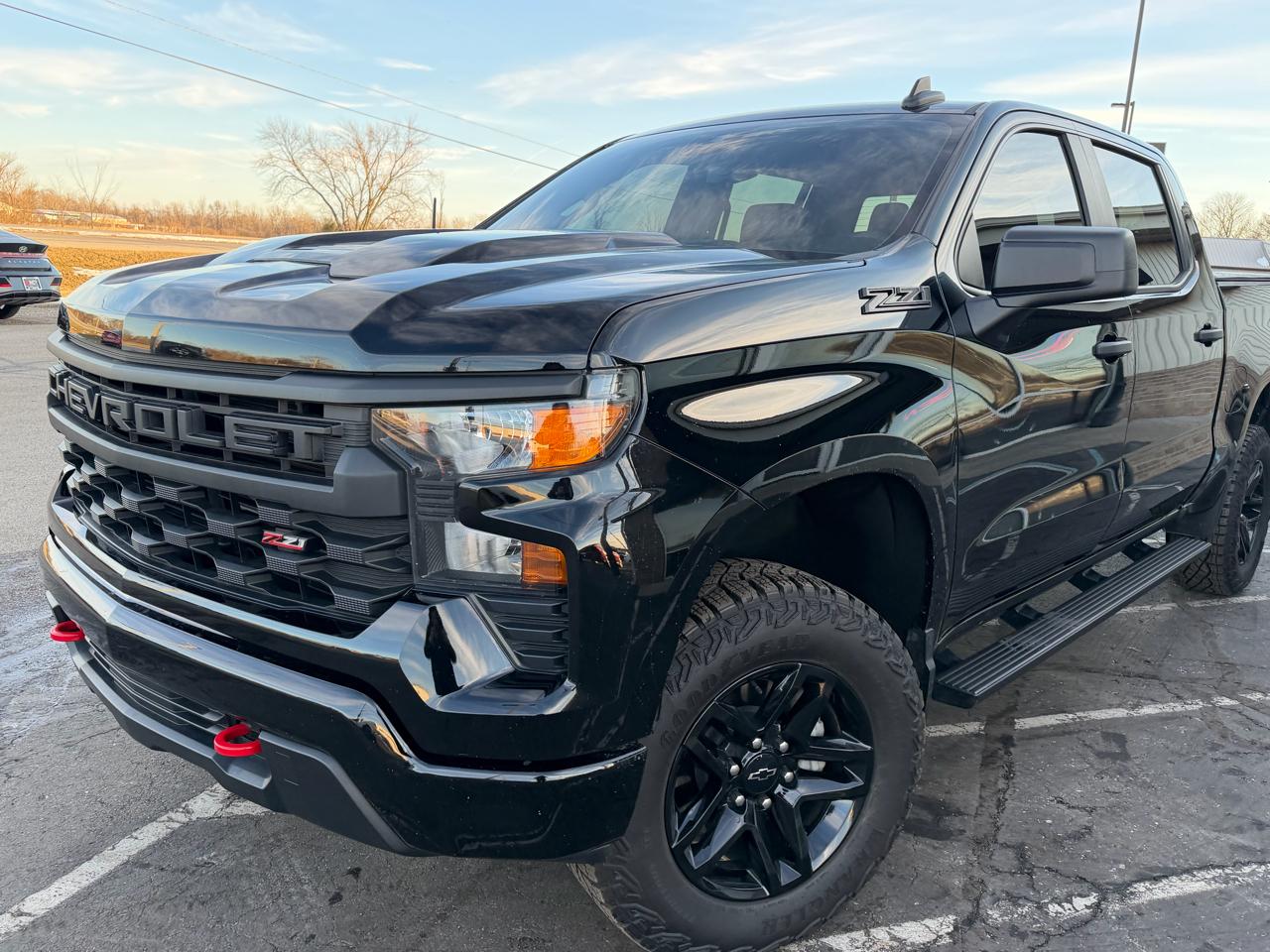 Chevrolet Silverado 1500 4WD Crew Cab 147" Custom Trail Boss 2024