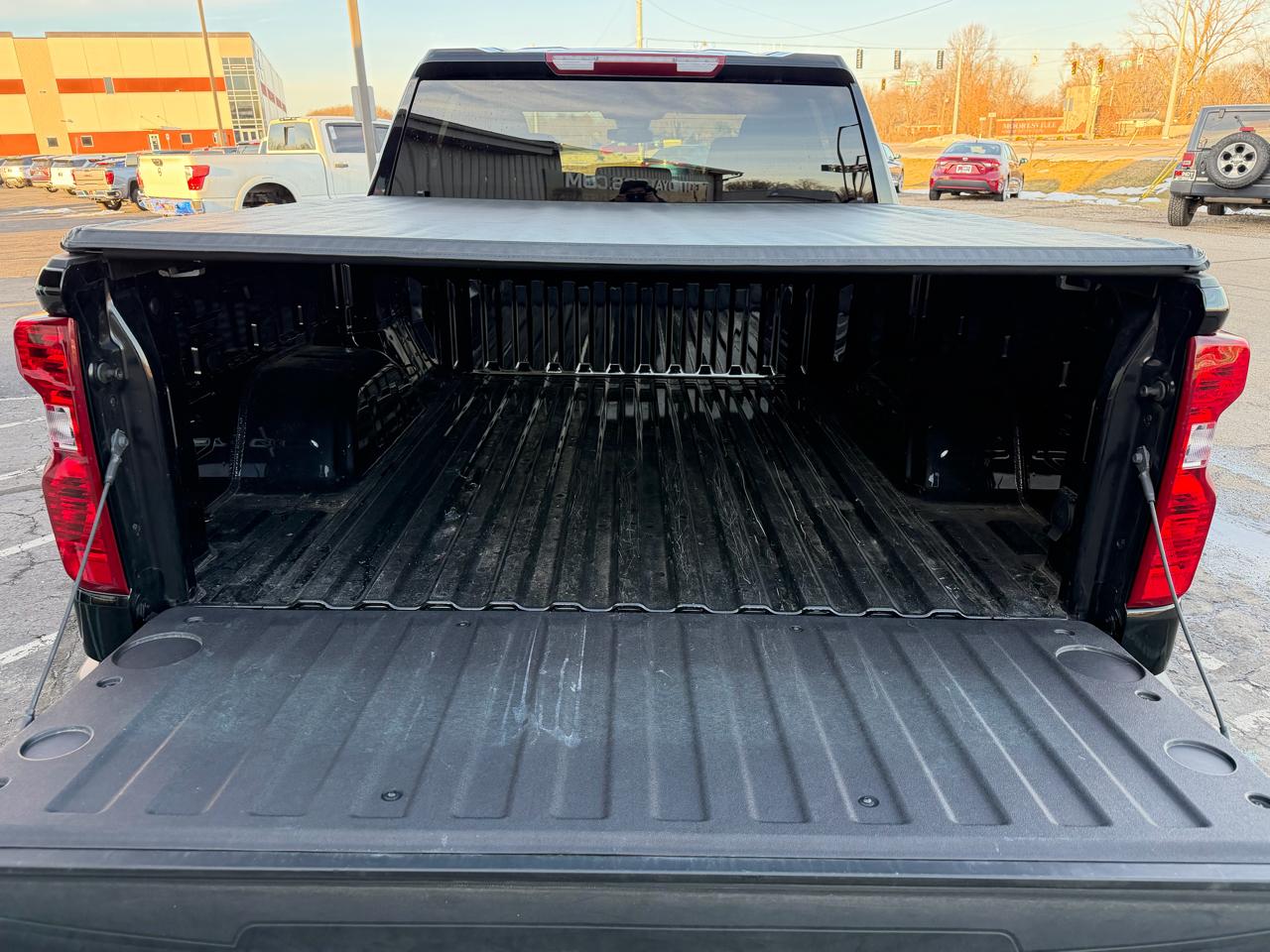 Chevrolet Silverado 1500 4WD Crew Cab 147" Custom Trail Boss 2024