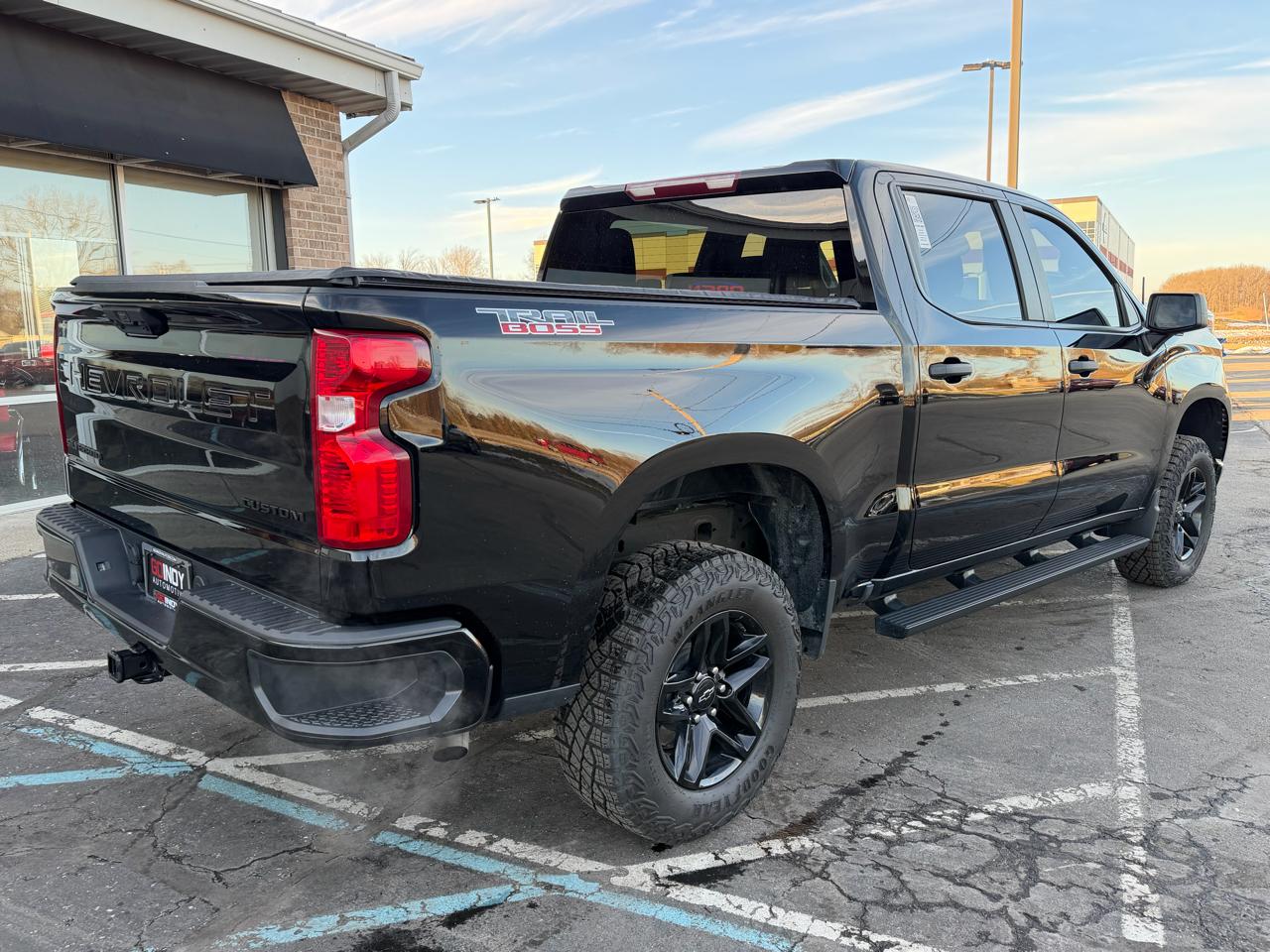 Chevrolet Silverado 1500 4WD Crew Cab 147" Custom Trail Boss 2024