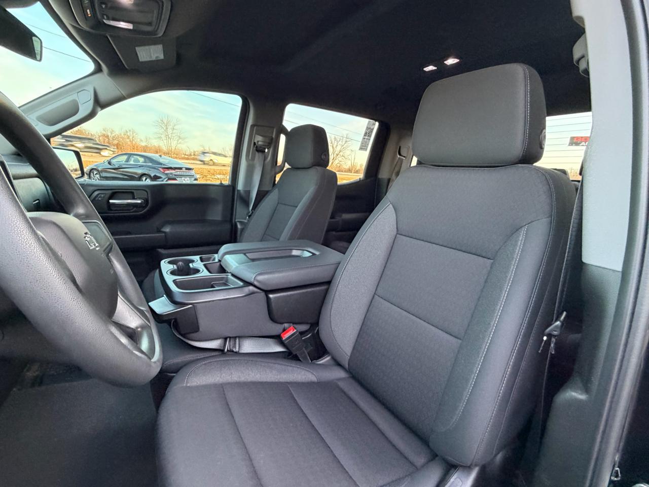 Chevrolet Silverado 1500 4WD Crew Cab 147" Custom Trail Boss 2024