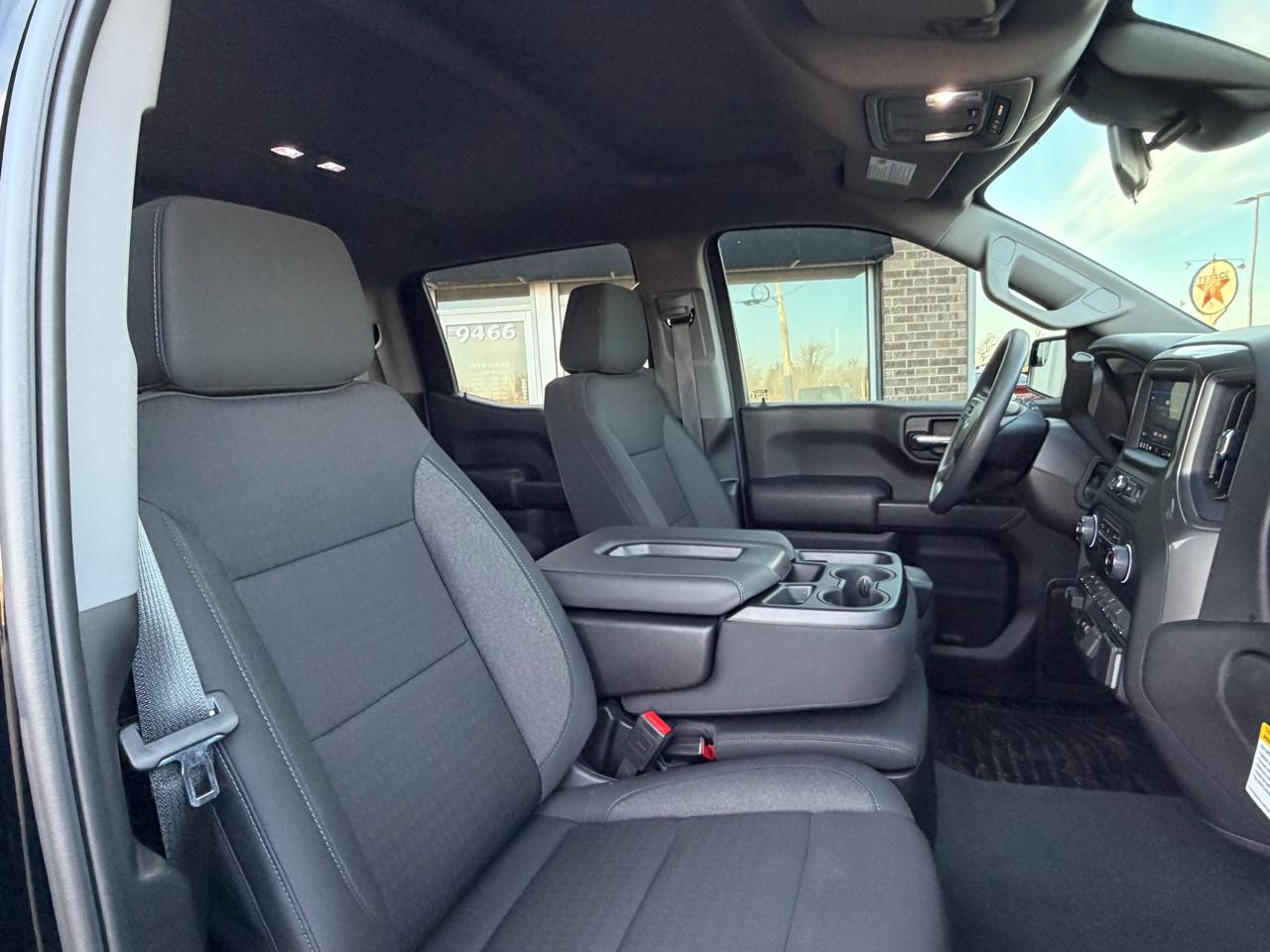 Chevrolet Silverado 1500 4WD Crew Cab 147" Custom Trail Boss 2024