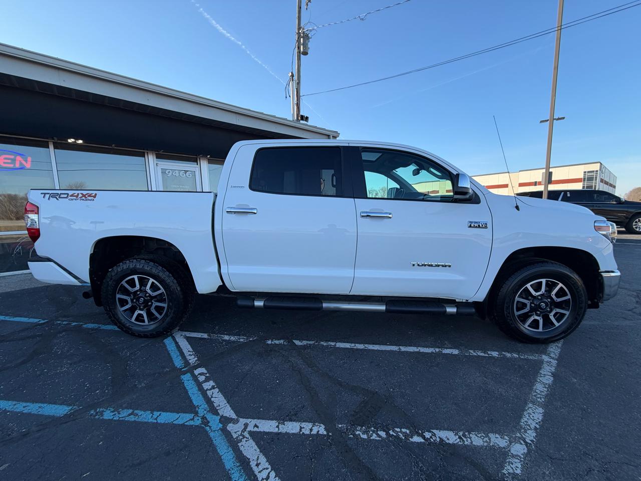 Toyota Tundra 4WD Limited CrewMax 5.5' Bed 5.7L FFV (Natl) 2018