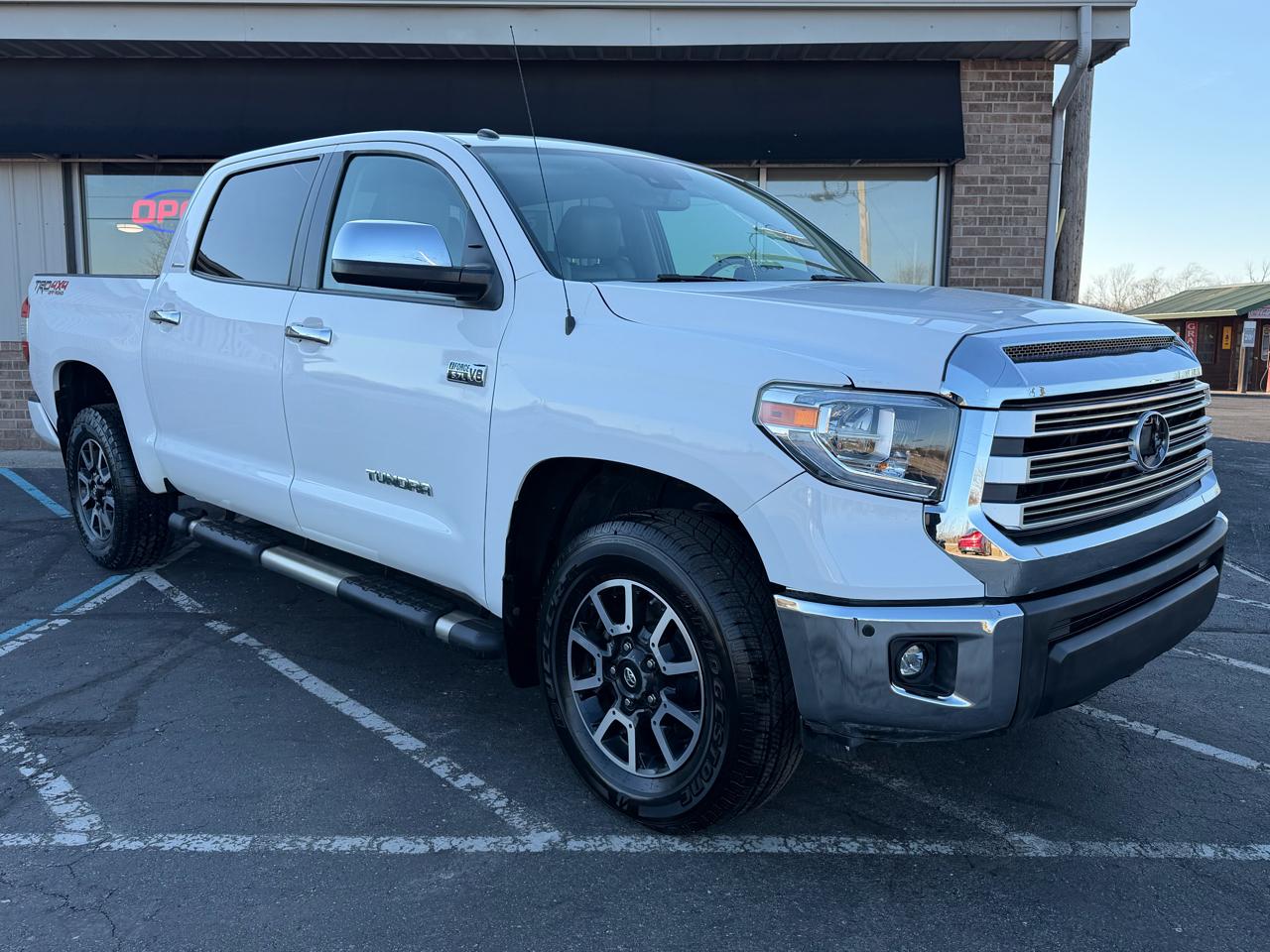 Toyota Tundra 4WD Limited CrewMax 5.5' Bed 5.7L FFV (Natl) 2018