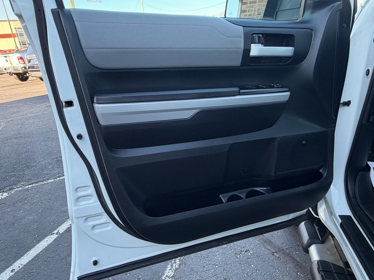 Toyota Tundra 4WD Limited CrewMax 5.5' Bed 5.7L FFV (Natl) 2018