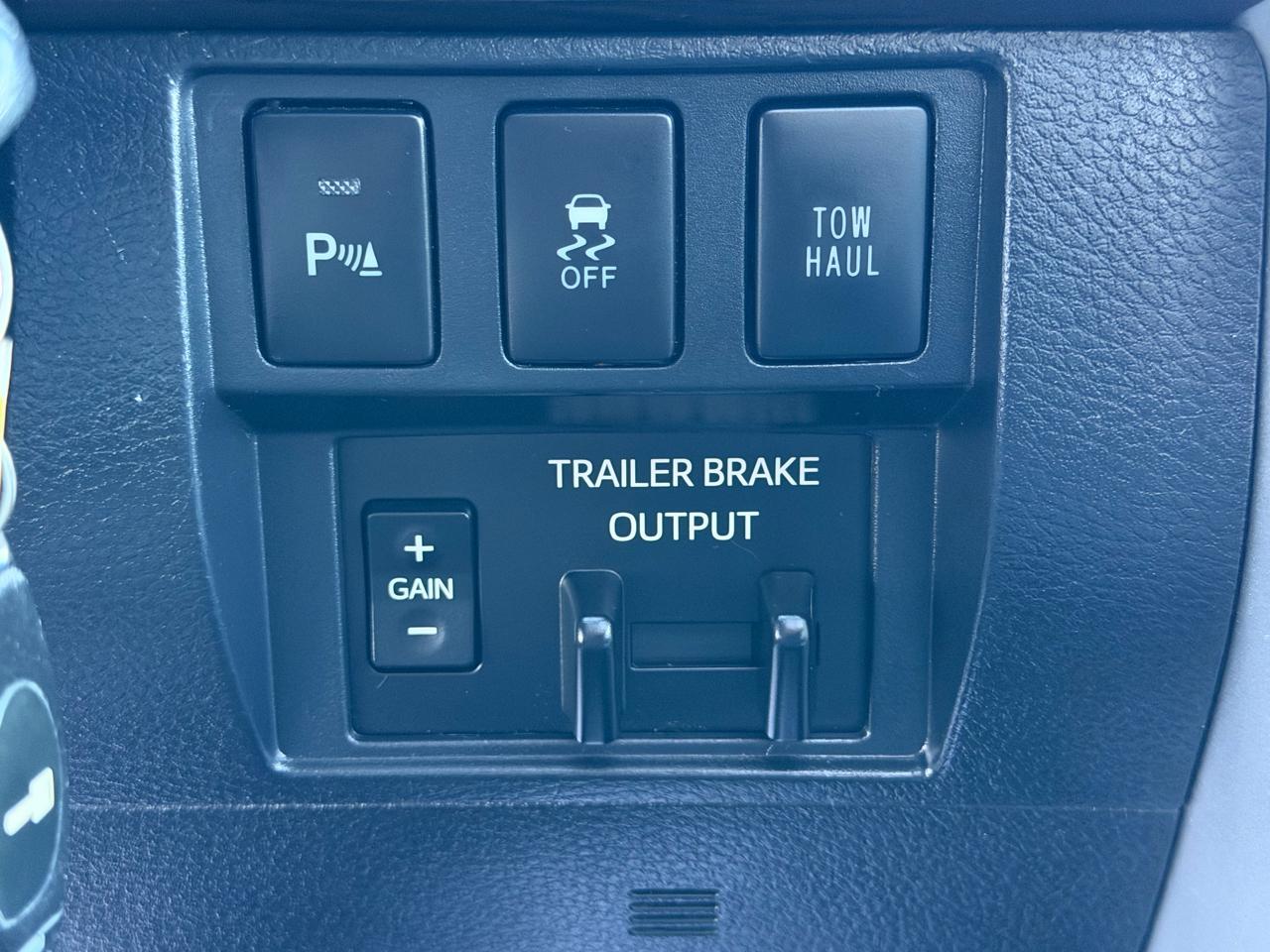 Toyota Tundra 4WD Limited CrewMax 5.5' Bed 5.7L FFV (Natl) 2018