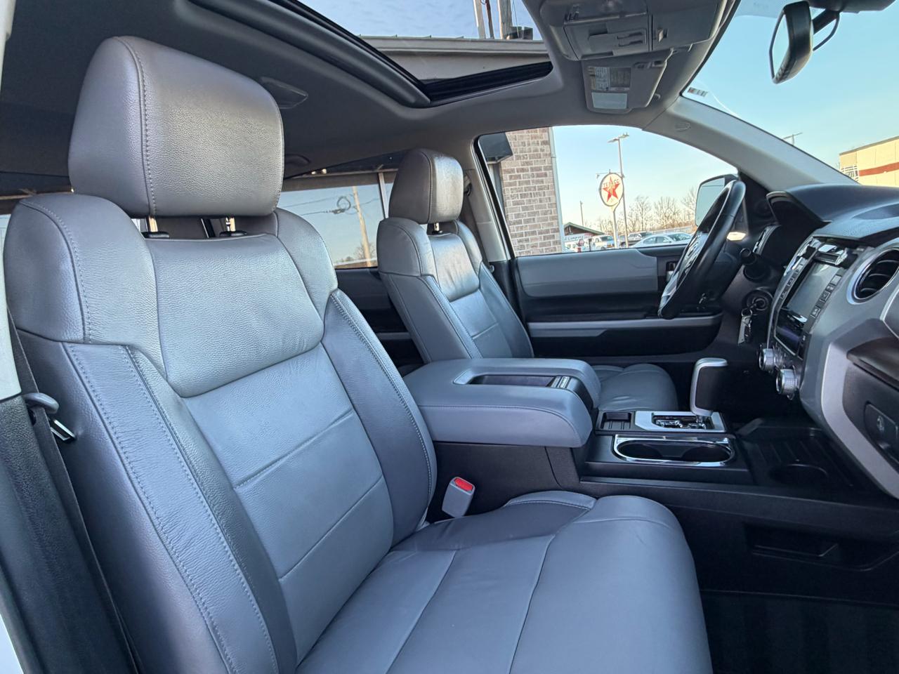 Toyota Tundra 4WD Limited CrewMax 5.5' Bed 5.7L FFV (Natl) 2018