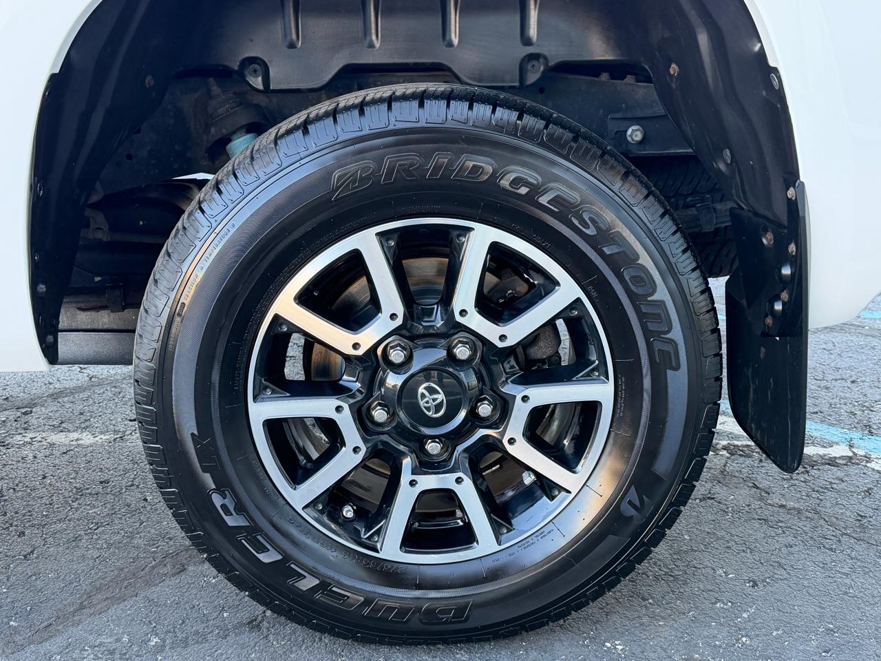 Toyota Tundra 4WD Limited CrewMax 5.5' Bed 5.7L FFV (Natl) 2018