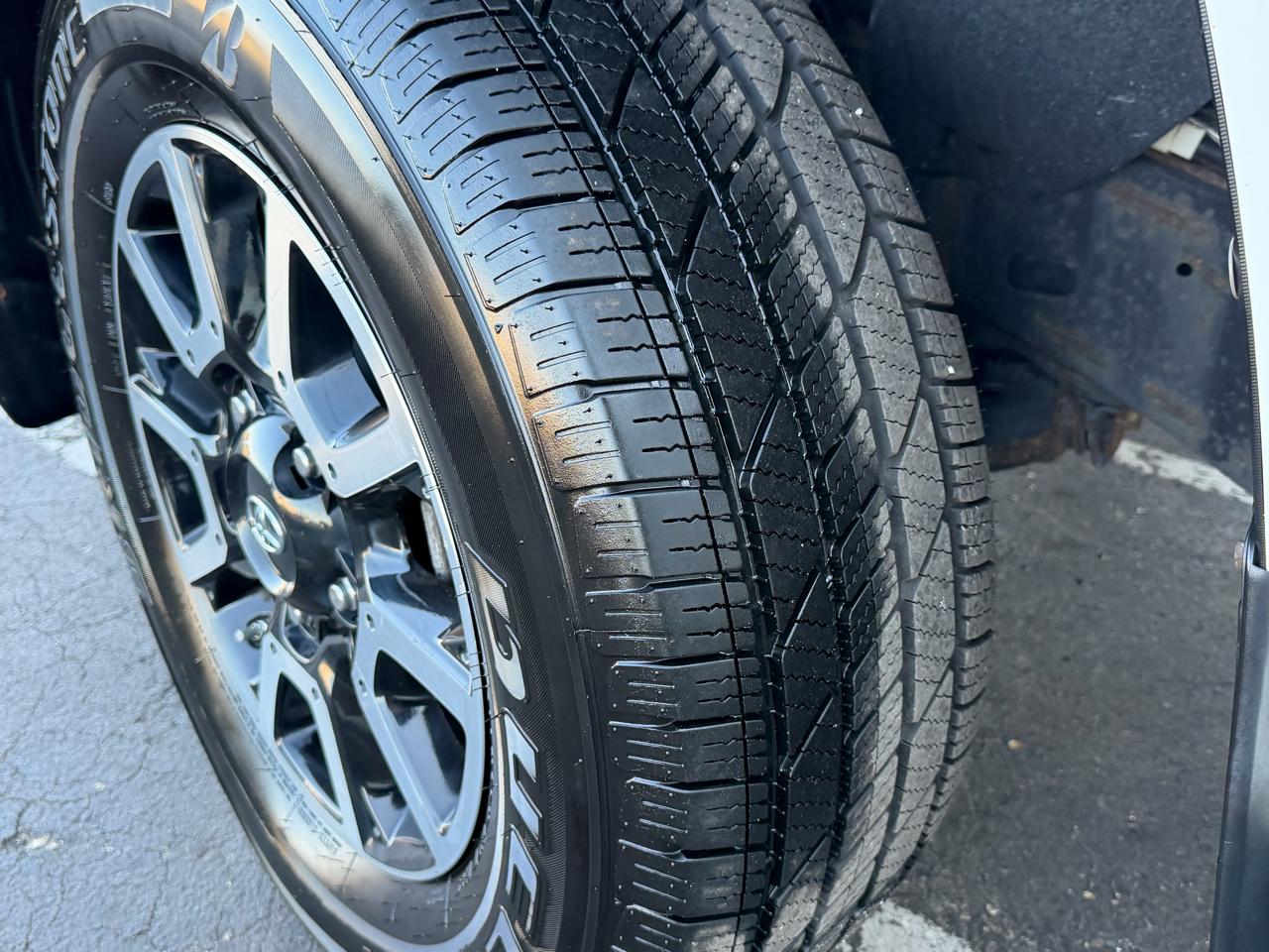 Toyota Tundra 4WD Limited CrewMax 5.5' Bed 5.7L FFV (Natl) 2018