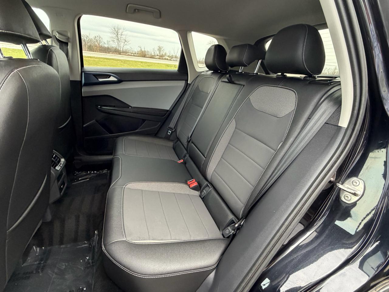 Volkswagen Taos SE FWD 2024