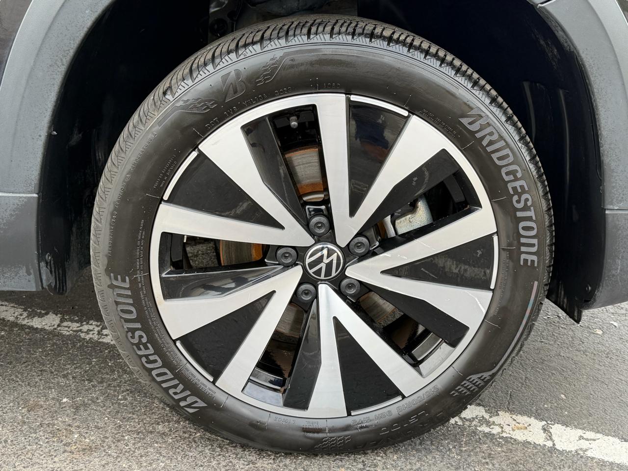 Volkswagen Taos SE FWD 2024