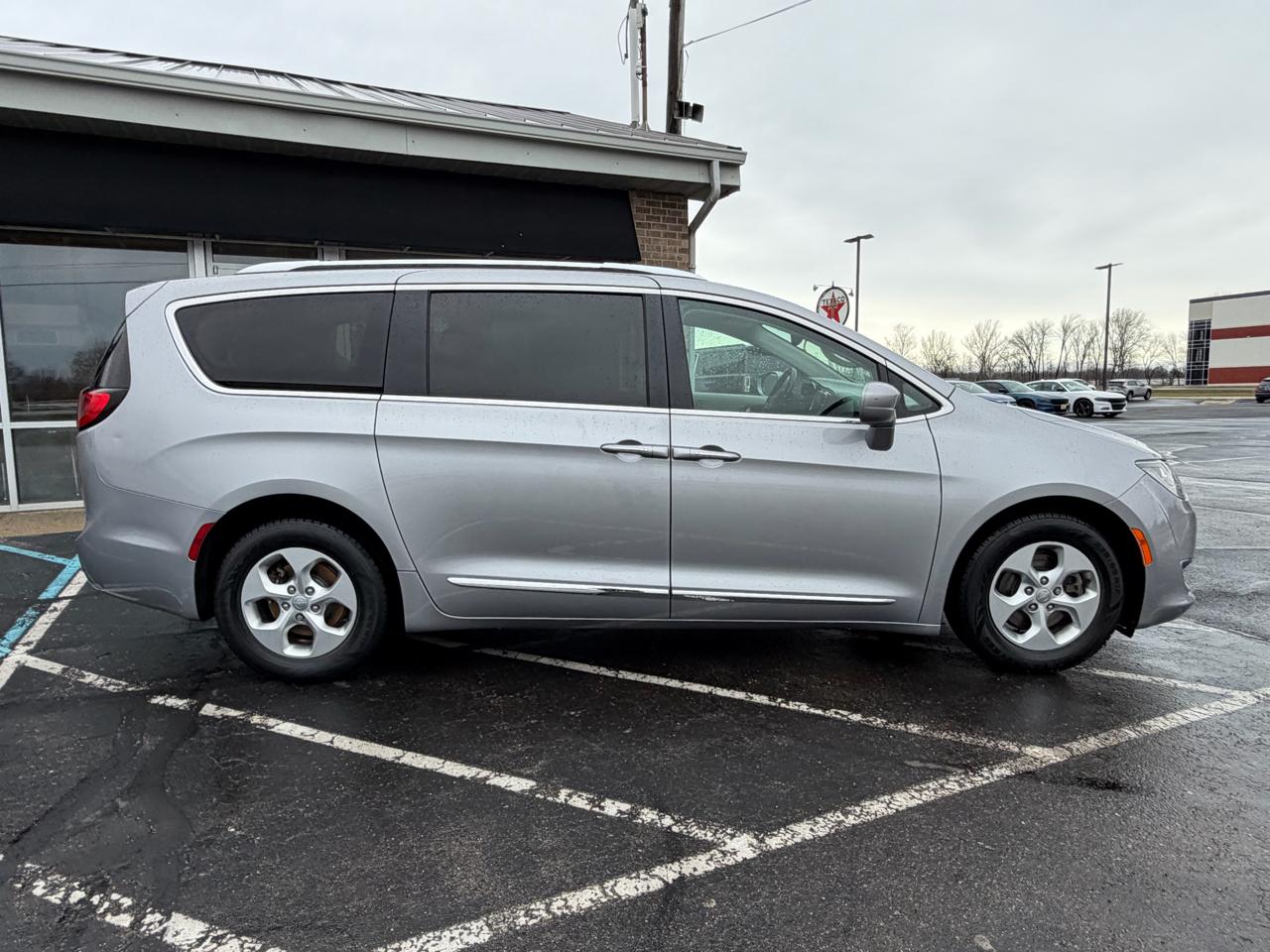 Chrysler Pacifica Touring-L Plus FWD 2017