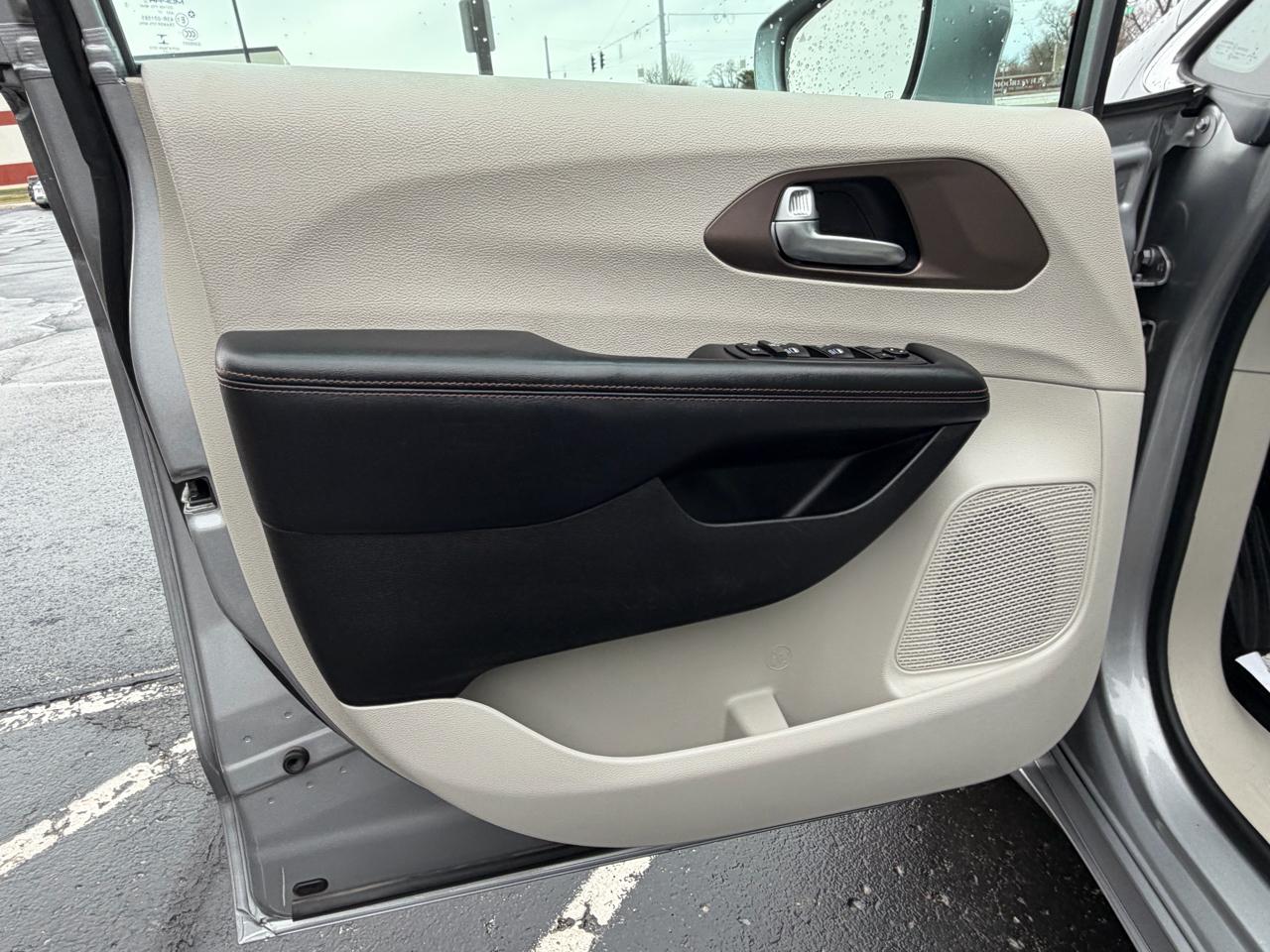 Chrysler Pacifica Touring-L Plus FWD 2017