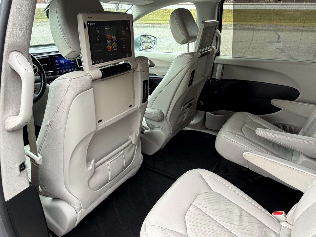 Chrysler Pacifica Touring-L Plus FWD 2017