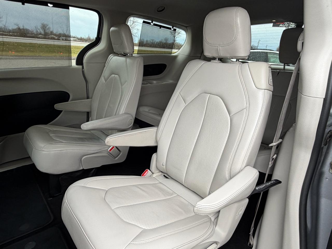 Chrysler Pacifica Touring-L Plus FWD 2017