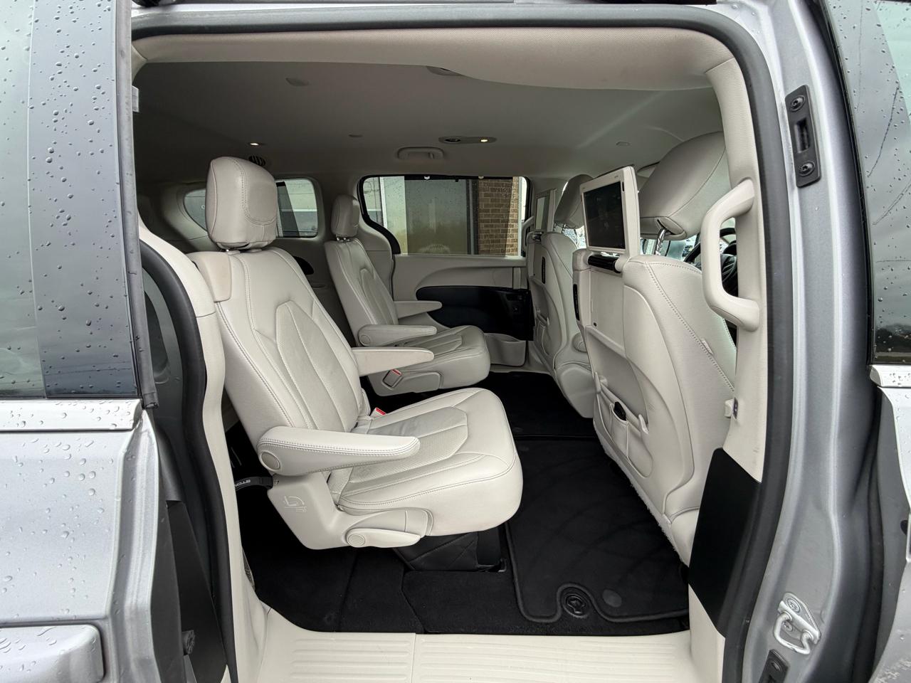 Chrysler Pacifica Touring-L Plus FWD 2017